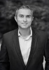 praveen_portrait_720_b-w.jpg